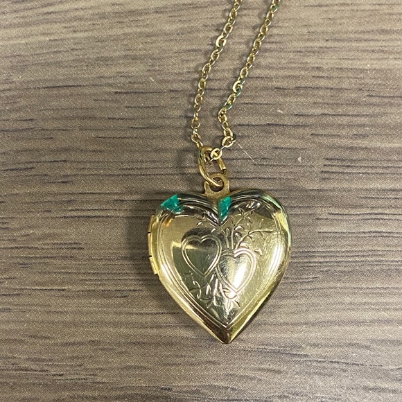 Vintage gold filled heart locket - Picture 2 of 3